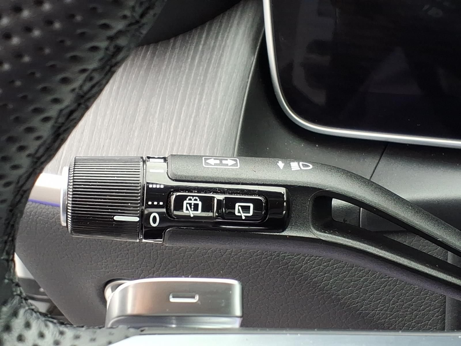 Used 2025 White Mercedes-Benz GLC 300 image 19