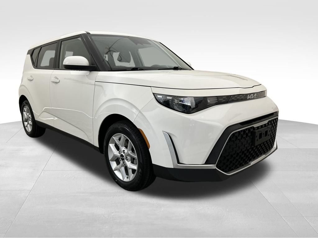 Used 2023 White Kia LX image 8