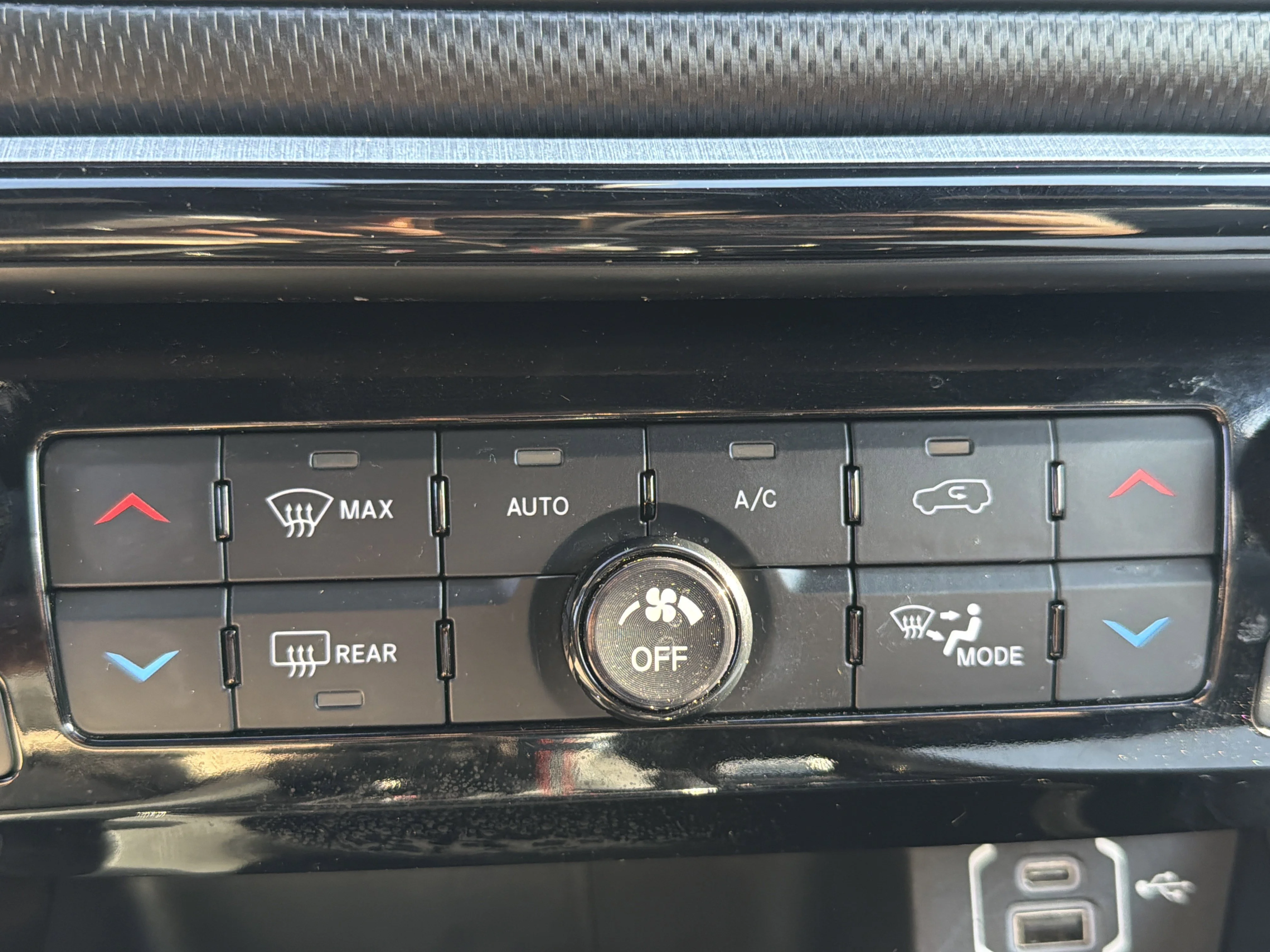 Used 2023 Billet Silver Metallic Clearcoat Jeep Trailhawk image 22