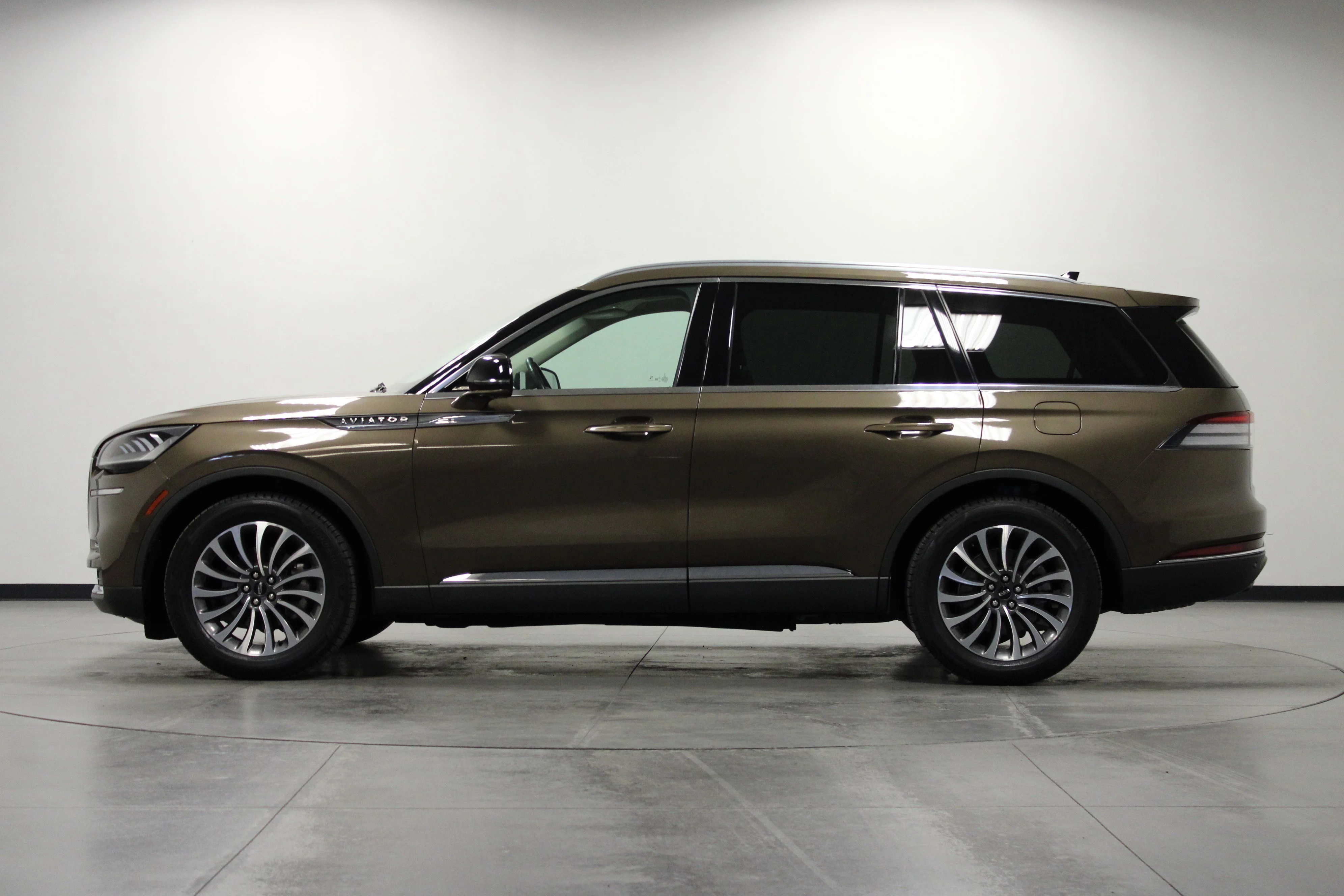 Used 2022 Bronze Smoke Metallic Clearcoat Lincoln Reserve image 7