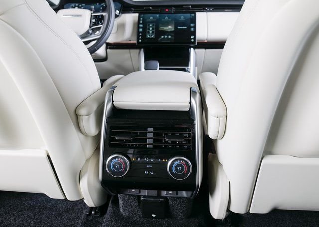 New 2026 Santorini Black Land Rover SE image 18