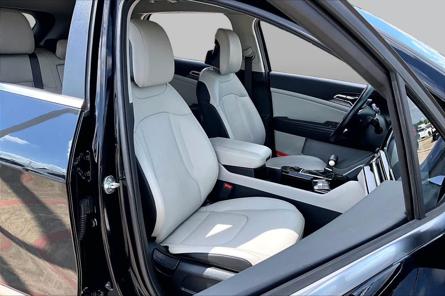 Used 2024 Ebony Black Kia EX image 16