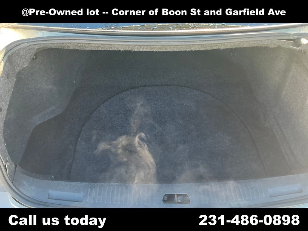 Used 2008 White Cadillac Base image 27