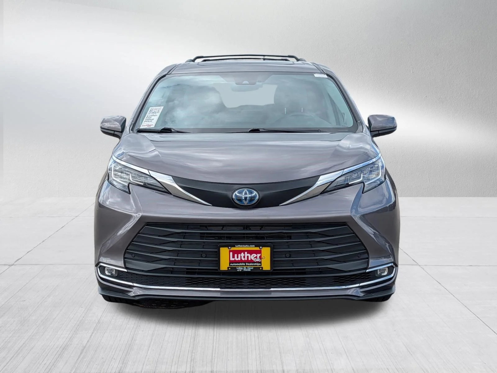 Used 2022 Toyota Sienna XLE with VIN 5TDJSKFC8NS044392 for sale in Waite Park, Minnesota