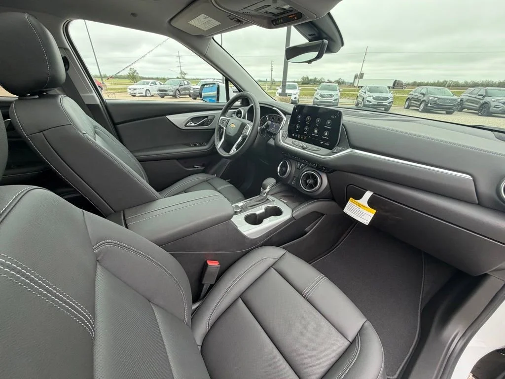 New 2026 Summit White Chevrolet 3LT image 34