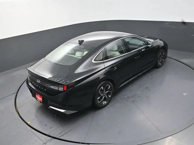 Used 2024 Black Hyundai SEL image 29