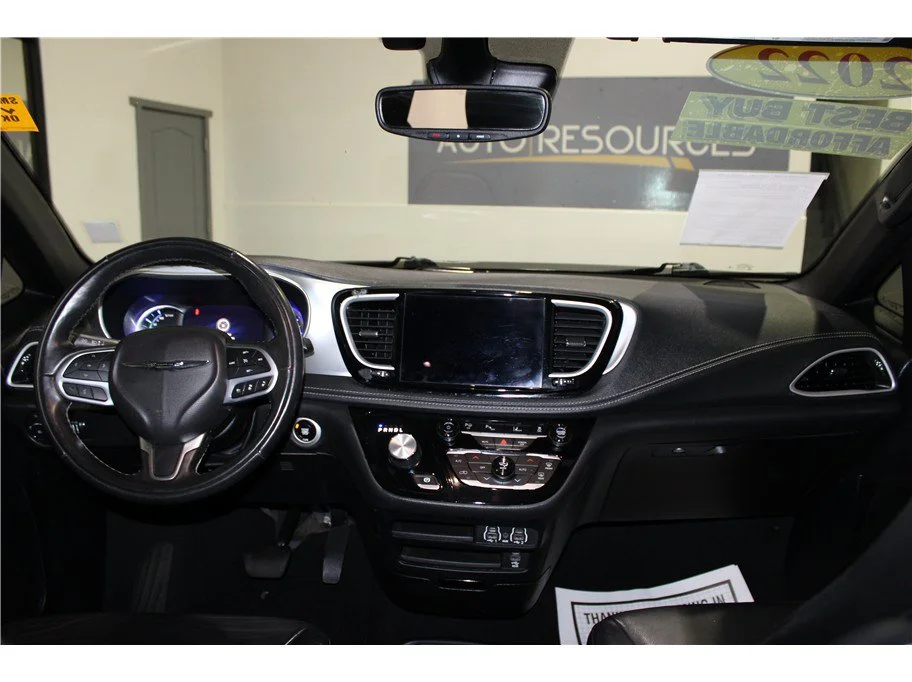 Used 2022 Brilliant Black Crystal Pearlcoat Chrysler Hybrid Touring L image 14