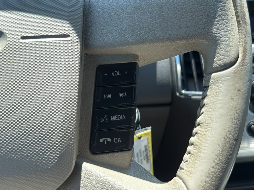 Used 2010  Ford SEL image 16