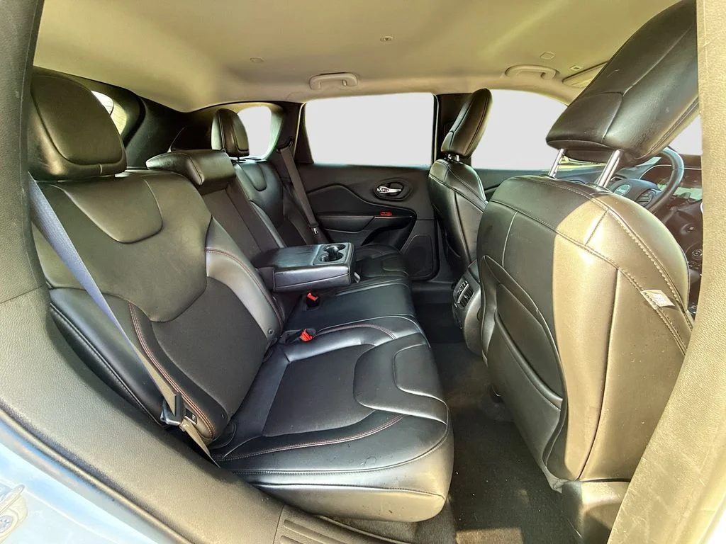 Used 2019 Bright White Clearcoat Jeep Trailhawk image 27