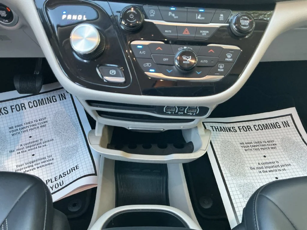 Used 2023 Black Chrysler Touring L image 22