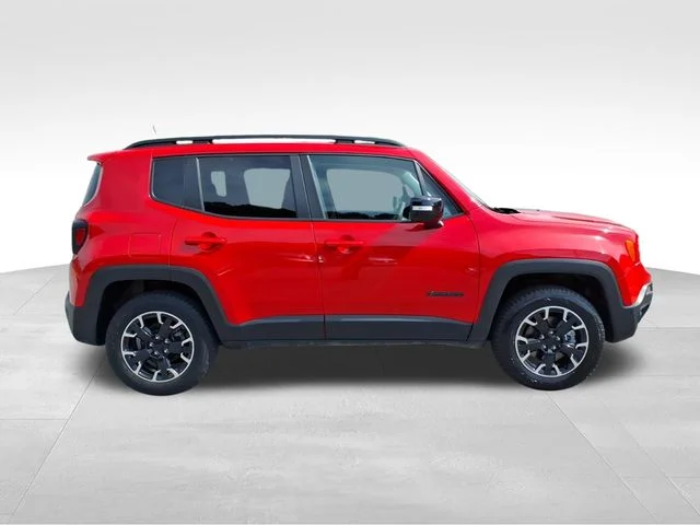 Used 2023 Red Jeep Latitude image 11