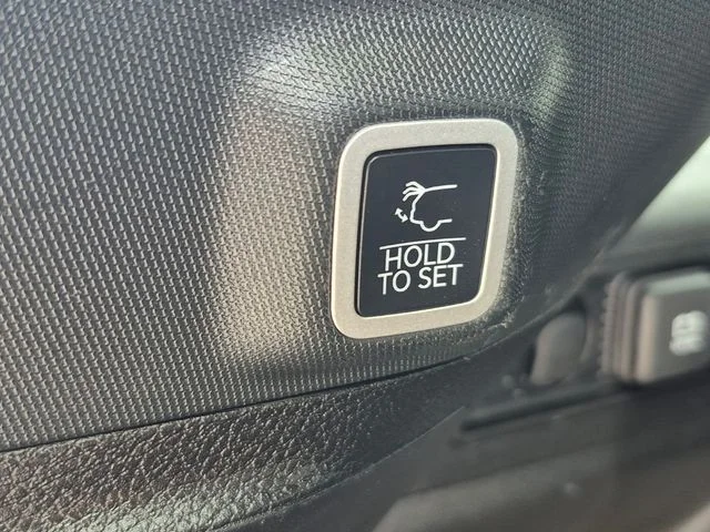 Used 2025 Silver Jeep Altitude image 5