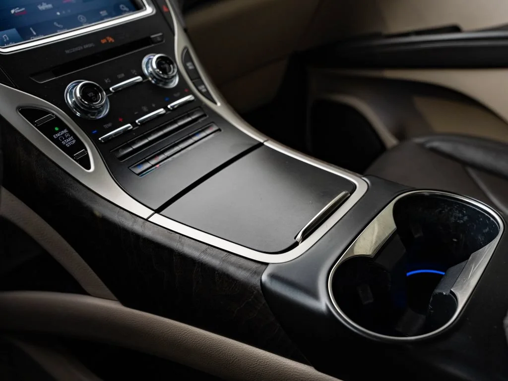 Used 2020 Pristine White Lincoln Reserve image 39