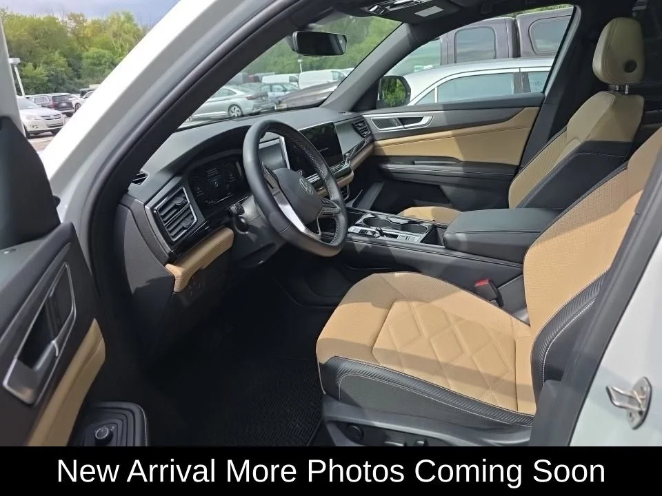 Used 2024 White Volkswagen 2.0T SE w/Technology image 2