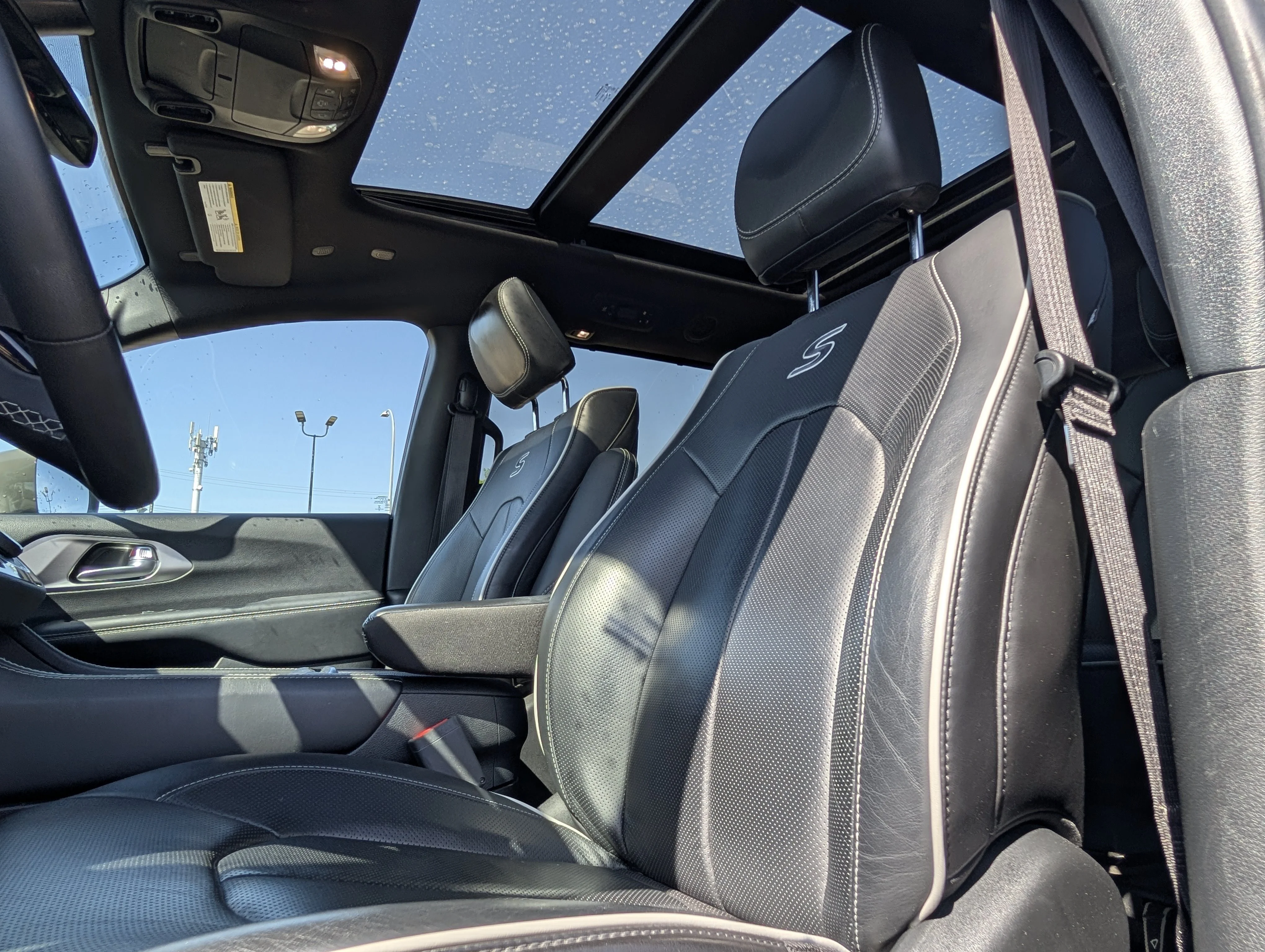 Used 2022 Ceramic Grey Chrysler Limited image 19