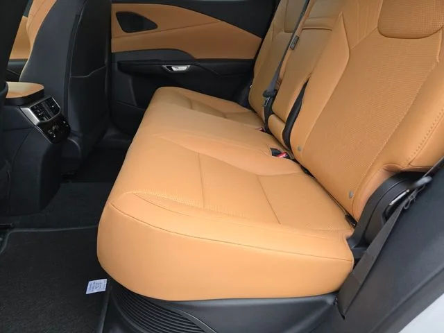 New 2026 Eminent White Pearl Lexus PREMIUM PLUS image 8