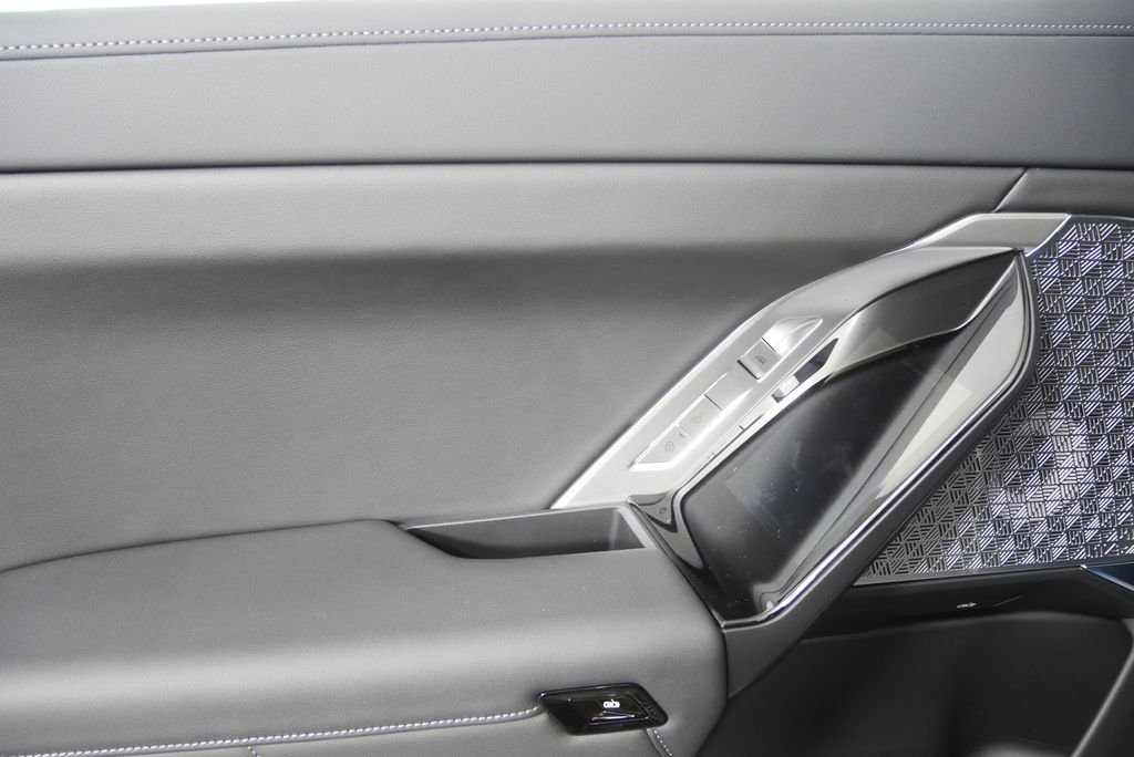 New 2026 Oxide Grey Metallic BMW xDrive60 image 14