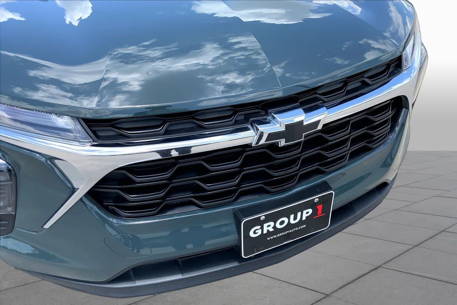 2025 Chevrolet Trax LS - Photo 29