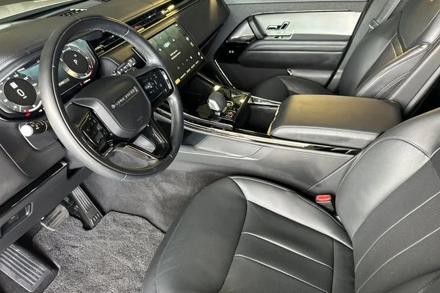 Used 2025 Gray Land Rover Dynamic SE image 9