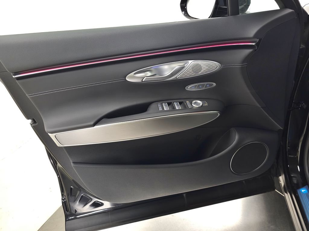 Used 2026 Black Genesis 2.5T Select image 9