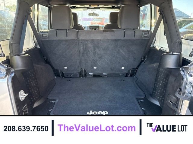Used 2015 Silver Jeep Unlimited Sport image 16
