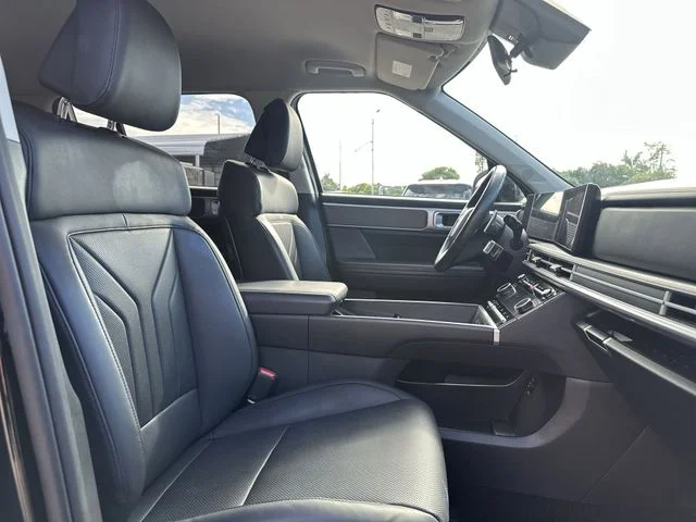 Used 2025 Black Hyundai SEL image 23