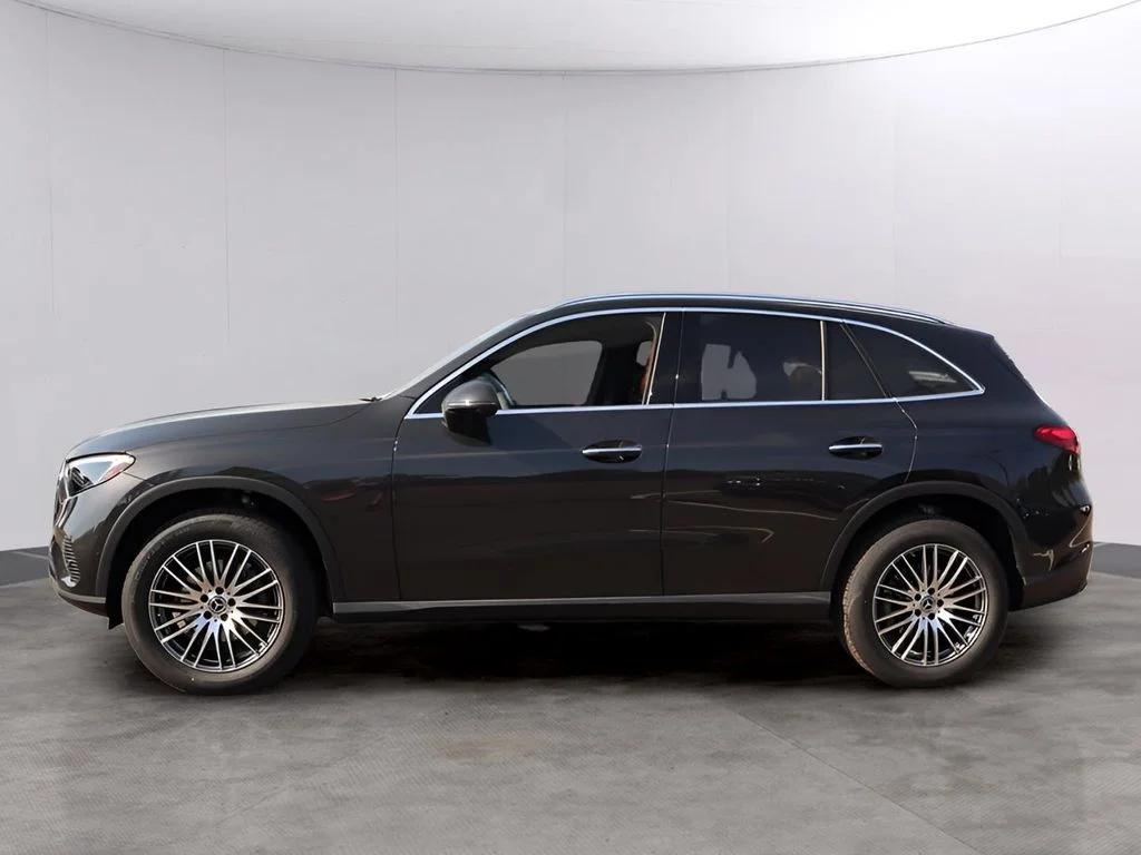 Used 2026 Graphite Gray Metallic Mercedes-Benz GLC 300 image 4