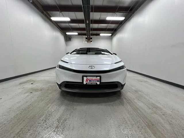 New 2026 Wind Chill Pearl <sup>1</sup> Toyota  XLE AWD image 3