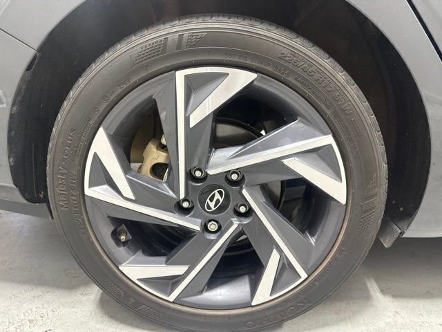 Used 2025 Gray Hyundai SEL Sport image 6