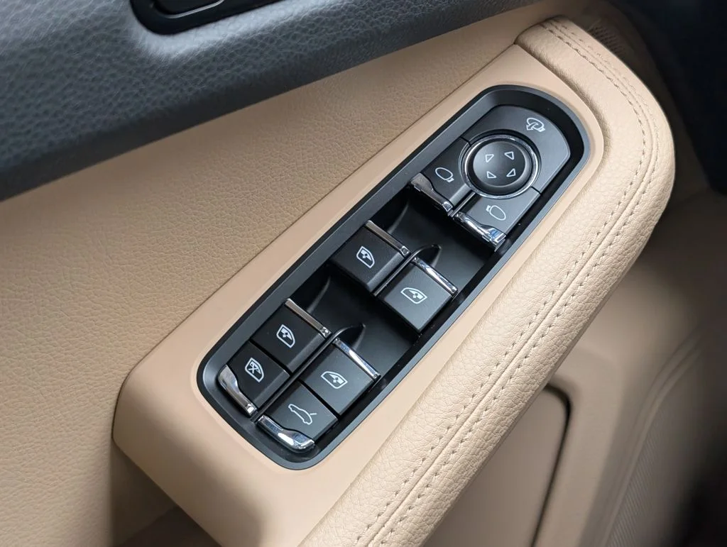 Used 2025 White Porsche  image 23