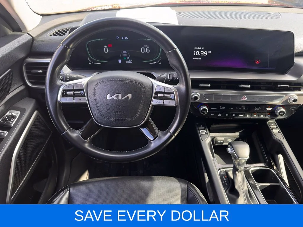 Used 2023 Red Kia S image 10