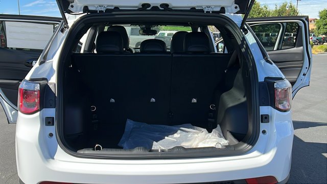 New 2026 Bright White Clearcoat Jeep Latitude Altitude image 12