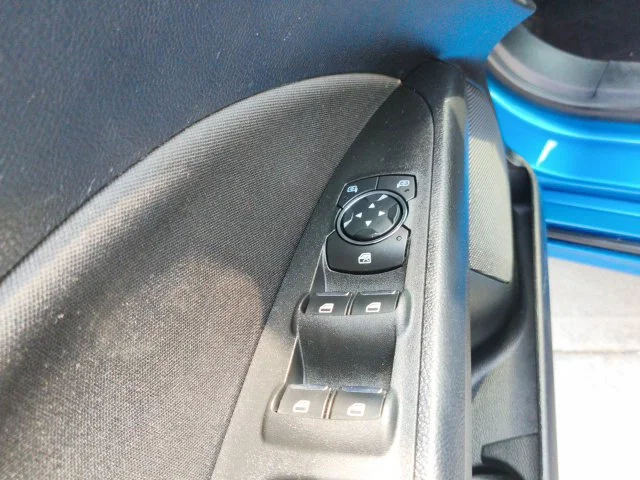 Used 2019 Blue Ford SE image 14