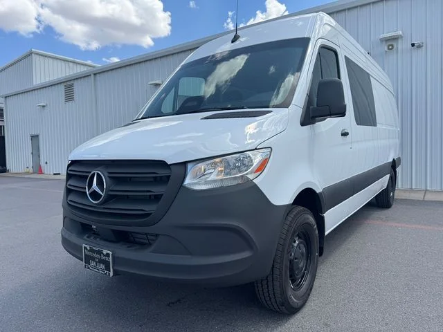 New 2026  Mercedes-Benz Crew 170 WB image 31
