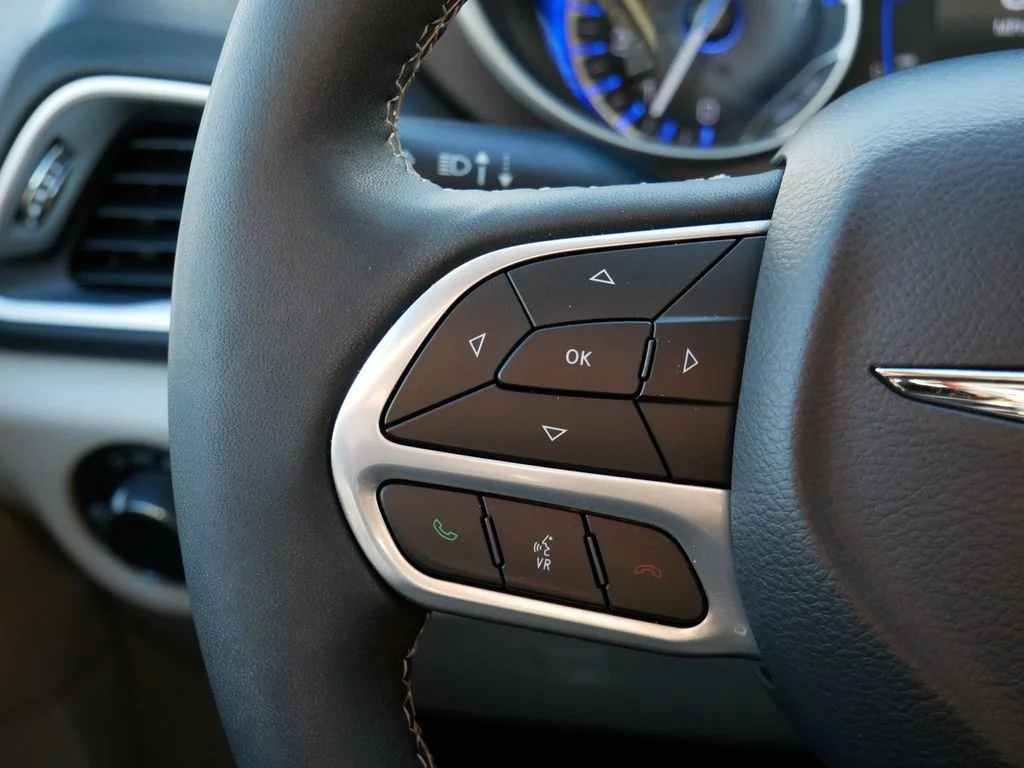 Used 2024 Silver Chrysler LX image 19