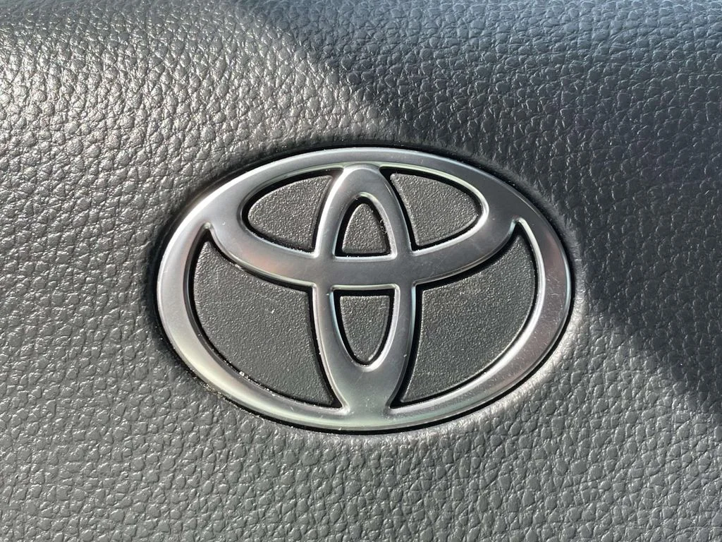 2025 Toyota Camry LE - Photo 30