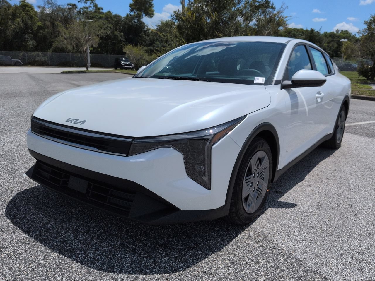 New 2026 Snow White Pearl Kia LX image 9