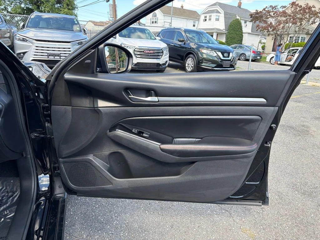 Used 2024 Black Nissan 2.5 SR image 17