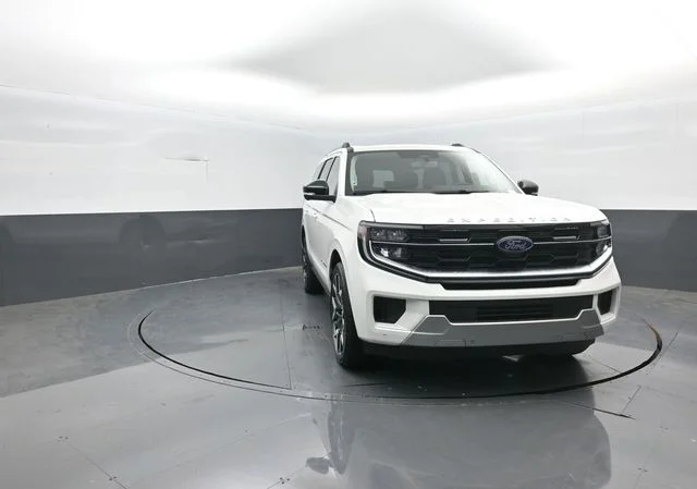 New 2026 Star White Metallic Tri-Coat Ford Platinum® image 2