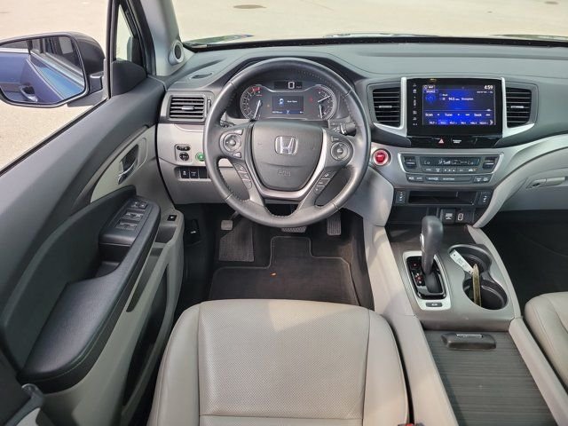 Used 2019 Obsidian Blue Pearl Honda RTL-T image 16