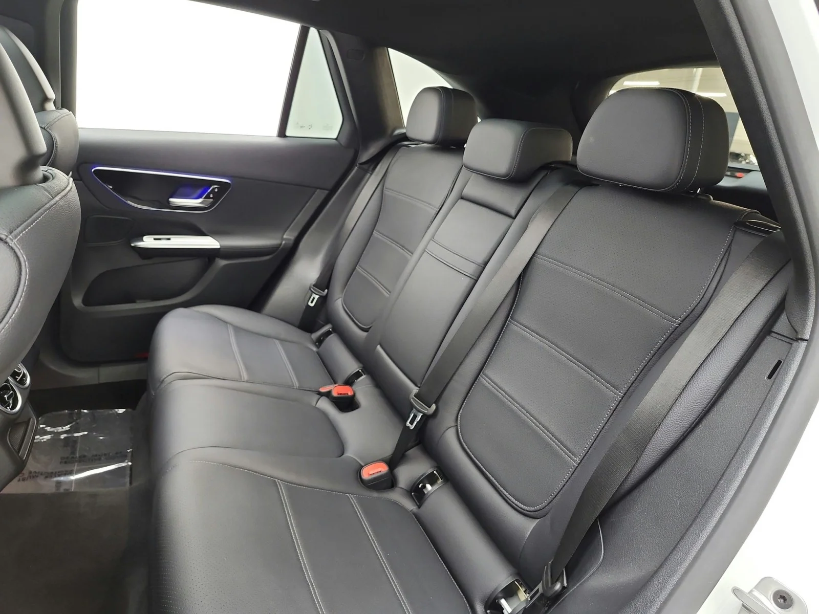 Certified Used 2025 Polar White Mercedes-Benz GLC 300 SUV image 13