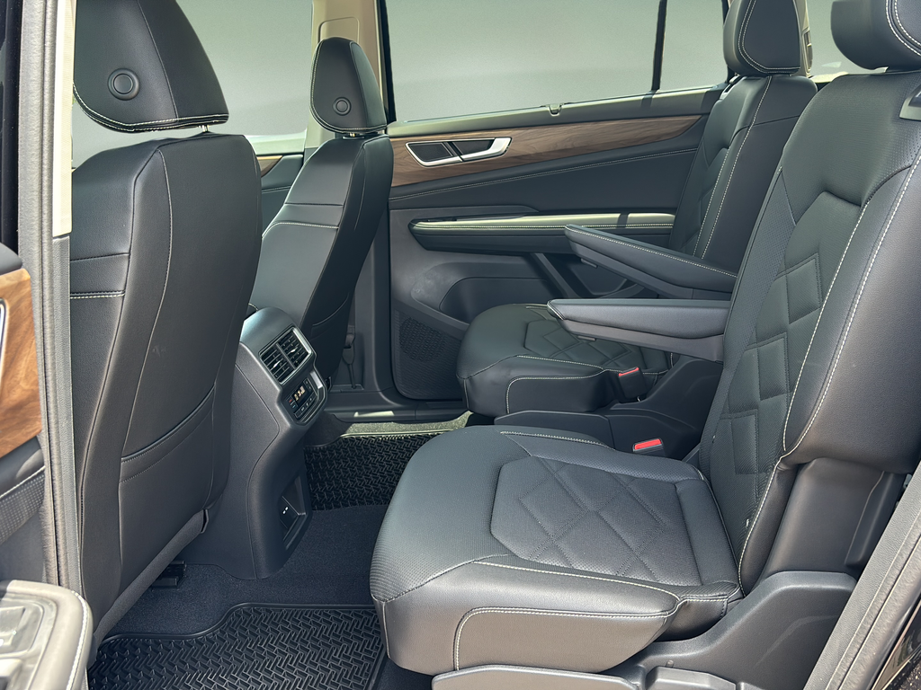 New 2026 Black Volkswagen 2.0T SE w/Technology image 15