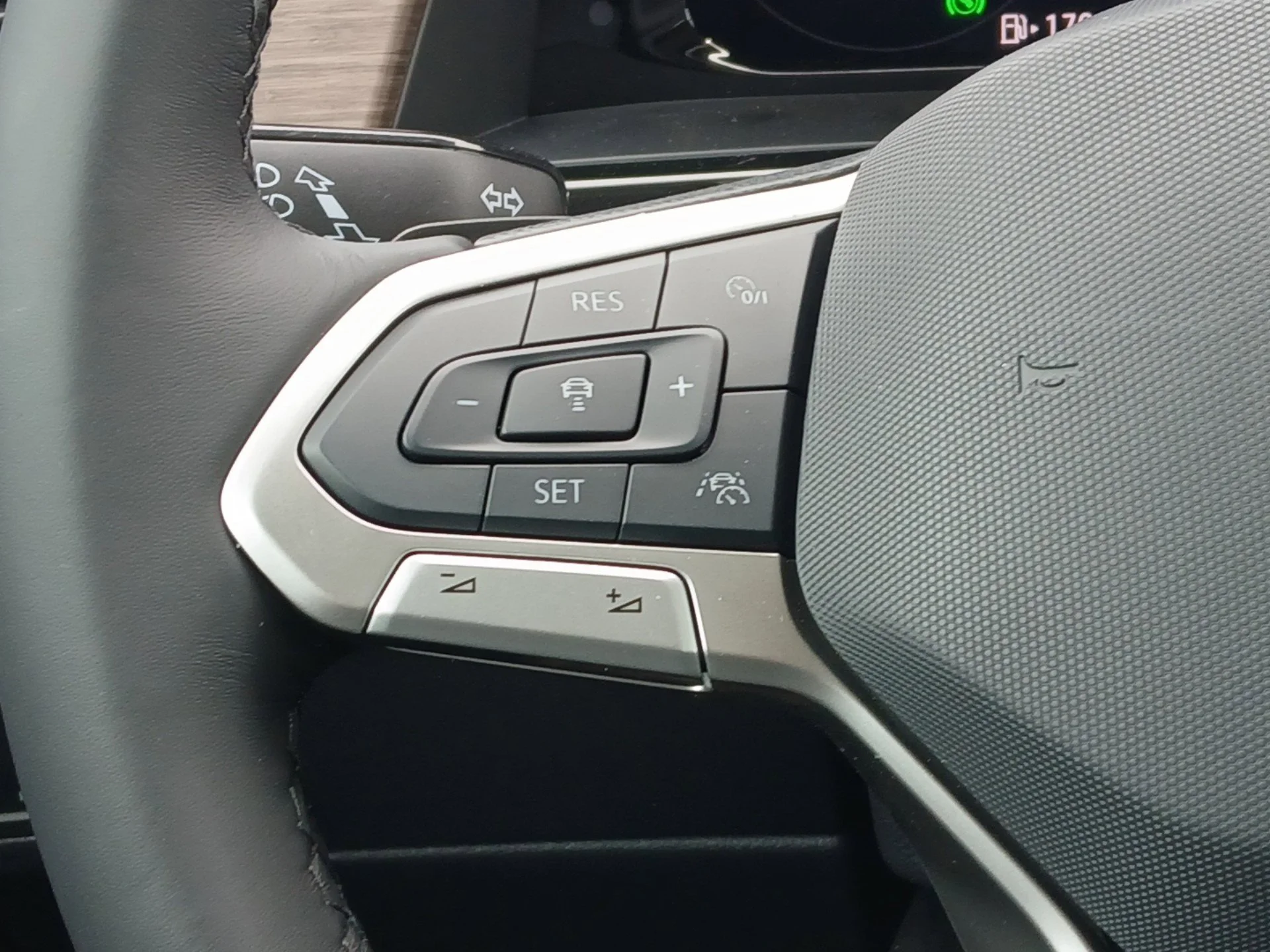New 2026 Avocado Green Pearl Volkswagen 2.0T SEL Premium R-Line image 9