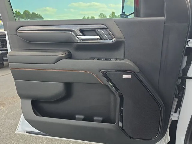 Used 2024 White GMC AT4 image 28