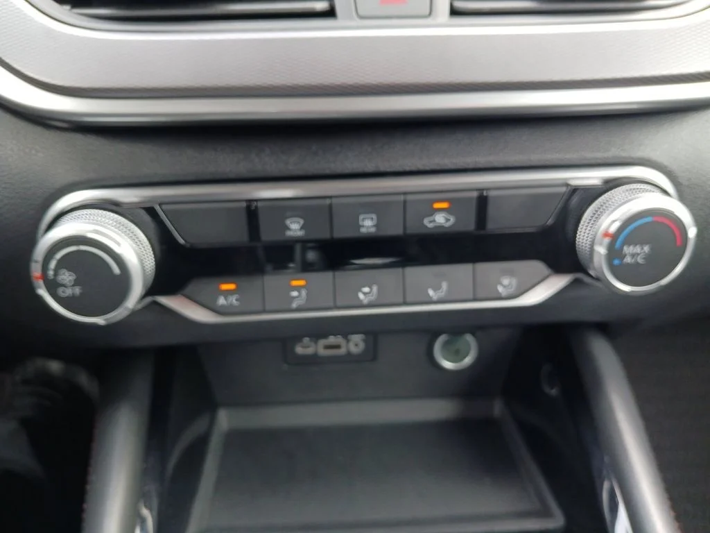 Used 2024 Silver Nissan 2.5 SR image 23
