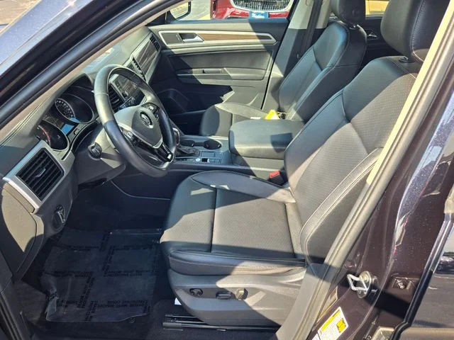 Used 2019 Black Volkswagen 3.6L V6 SE image 23