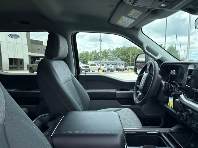 New 2026 Agate Black Metallic Ford XLT image 15