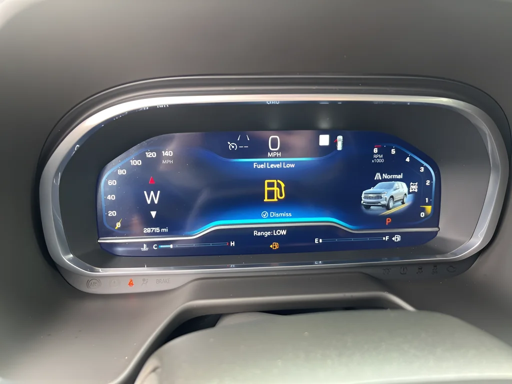 2023 Chevrolet Suburban RST - Photo 11