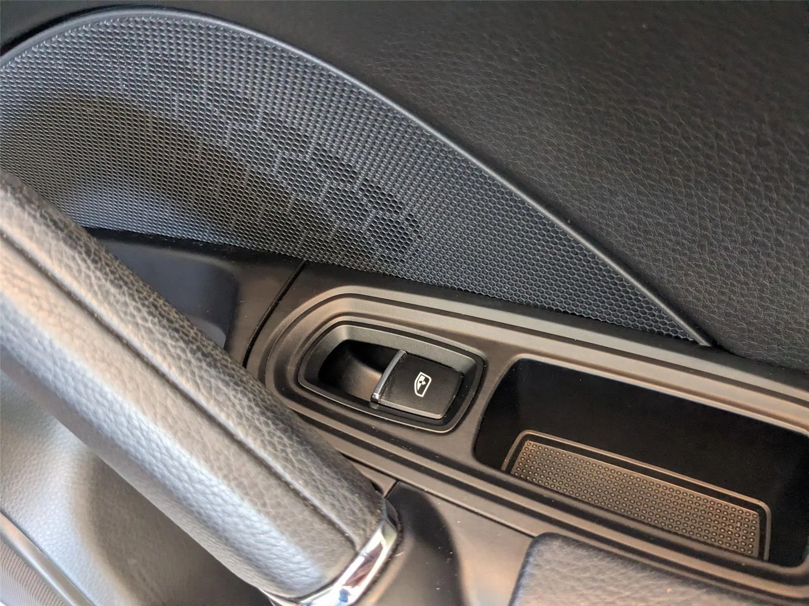 Used 2017  Porsche Platinum Edition image 35