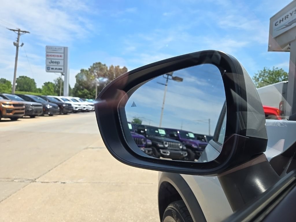 Used 2023 Silver Nissan SV image 28